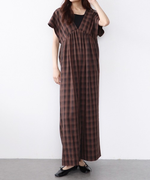 Jines(ジネス)の「チェックVネックサロペット(サロペット/オーバーオール・レディース・モカ/グレー・38)」の2枚目の写真