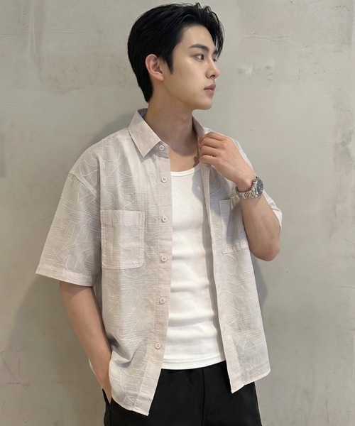 BENUSTA（ベヌスタ）の「A'GEM/9 × .kom 『BENUSTA/ベヌスタ　』JACQUARD PATTERN SHORT SLEEVE SHIRT /総柄ジャガード半袖シャツ（シャツ/ブラウス・メンズ・ブラック/ライトグレー・M）」の3枚目の写真