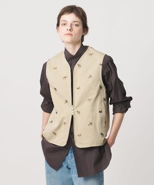 LOEFF(ロエフ)の「<LOEFF>キャメル エンブロイダリー チノ ベスト UNISEX(ベスト・レディース・ベージュ・2/0)」の4枚目の写真