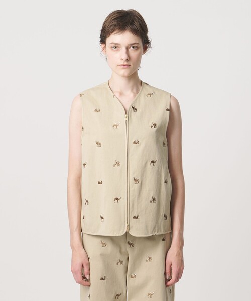 LOEFF(ロエフ)の「<LOEFF>キャメル エンブロイダリー チノ ベスト UNISEX(ベスト・レディース・ベージュ・2/0)」の9枚目の写真