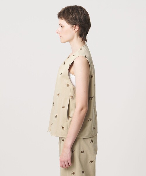 LOEFF(ロエフ)の「<LOEFF>キャメル エンブロイダリー チノ ベスト UNISEX(ベスト・レディース・ベージュ・2/0)」の11枚目の写真