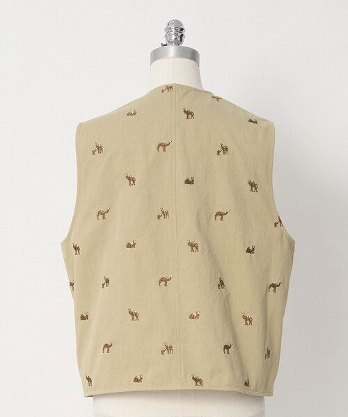 LOEFF(ロエフ)の「<LOEFF>キャメル エンブロイダリー チノ ベスト UNISEX(ベスト・レディース・ベージュ・2/0)」の18枚目の写真