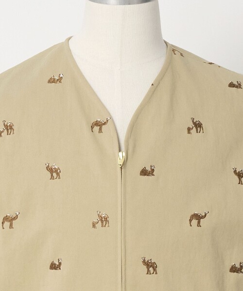 LOEFF(ロエフ)の「<LOEFF>キャメル エンブロイダリー チノ ベスト UNISEX(ベスト・レディース・ベージュ・2/0)」の19枚目の写真