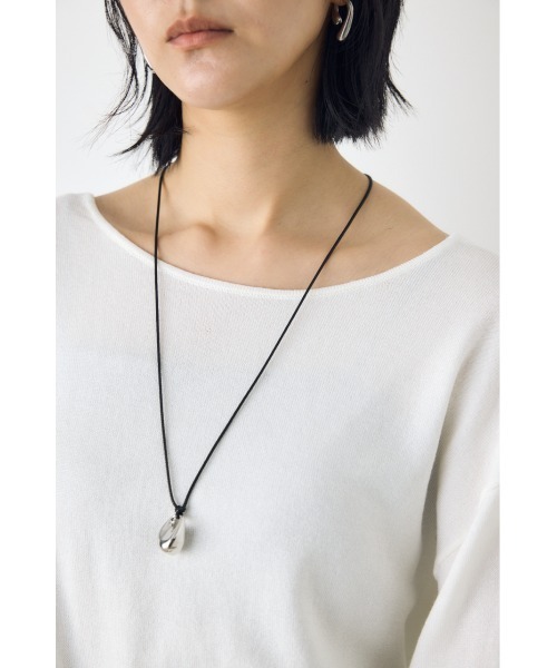 AZUL by moussy(アズールバイマウジー)の「【洗濯OK♪】大人気定番!格上げ前後2WAYネックニット 長袖 秋服 冬服 ニットトップス ウォッシャブルニット(ニット/セーター・レディース・ブラック/レッド/オフホワイト/杢グレー・MEDIUM/SMALL)」の15枚目の写真