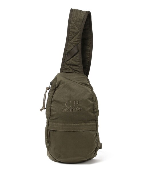 C.P. COMPANY(シーピーカンパニー)の「C.P. Company / Nylon B Lens Crossbody Bag(ショルダーバッグ・メンズ・グリーン・ONE SIZE)」の1枚目の写真