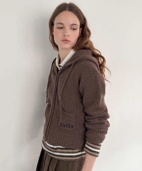 SINOON（シヌーン）の「SN Pocket Logo Zip-up Hoodie Knit (Brown)（パーカー・レディース・ダークブラウン・FREE）」の3枚目の写真