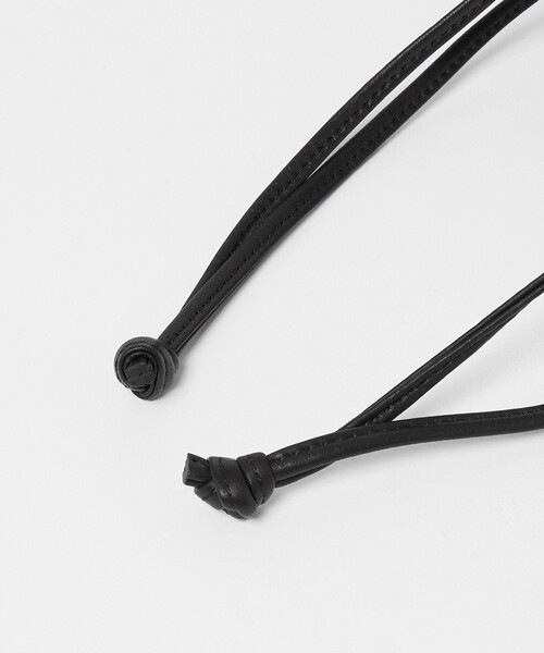 UNITED ARROWS(ユナイテッドアローズ)の「UNFINISHED LEATHER/アンフィニッシュドレザー 巾着バッグ(ショルダーバッグ・メンズ・ブラック・FREE)」の5枚目の写真