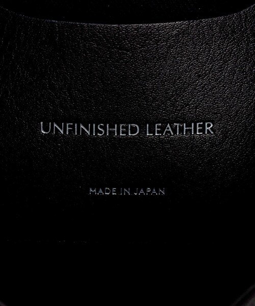 UNITED ARROWS(ユナイテッドアローズ)の「UNFINISHED LEATHER/アンフィニッシュドレザー 巾着バッグ(ショルダーバッグ・メンズ・ブラック・FREE)」の9枚目の写真