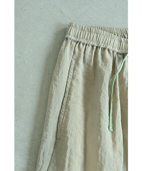 marjour(マージュール)の「SHEER RELAX PANTS(その他パンツ・レディース・ベージュ/ネイビー・M)」の14枚目の写真