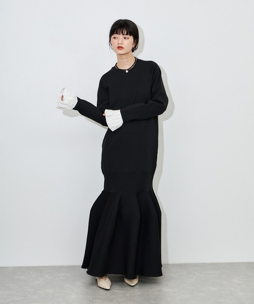 ADAM ET ROPE'(アダムエロペ)の「【サステナブル】フレアヘムニットワンピース /セレモニー対応(ワンピース・レディース・ブラック/ブルー系その他4・38/36)」の11枚目の写真