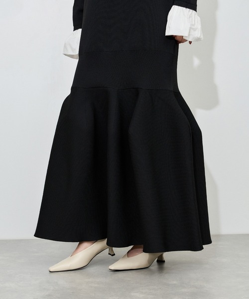 ADAM ET ROPE'(アダムエロペ)の「【サステナブル】フレアヘムニットワンピース /セレモニー対応(ワンピース・レディース・ブラック/ブルー系その他4・38/36)」の20枚目の写真
