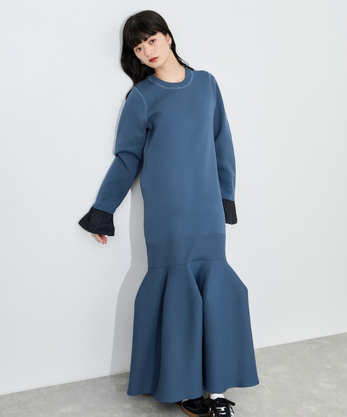 ADAM ET ROPE'(アダムエロペ)の「【サステナブル】フレアヘムニットワンピース /セレモニー対応(ワンピース・レディース・ブラック/ブルー系その他4・38/36)」の22枚目の写真