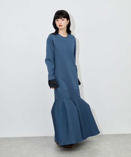 ADAM ET ROPE'(アダムエロペ)の「【サステナブル】フレアヘムニットワンピース /セレモニー対応(ワンピース・レディース・ブラック/ブルー系その他4・38/36)」の21枚目の写真
