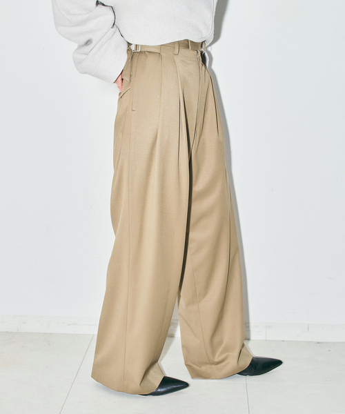 CITYSHOP（シティーショップ）の「TWILL 2TUCK パンツ（スラックス・レディース・ベージュ/ブラック・36/38）」の2枚目の写真
