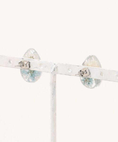 tone（トーン）の「【popochi】ドライフラワー 押し花 レジン ピアス ｜シンプル クリア アクセサリー 雫 しずく(MA)（ピアス（両耳用）・レディース・ピンク/ブルー系/ホワイト系・FREE）」の4枚目の写真