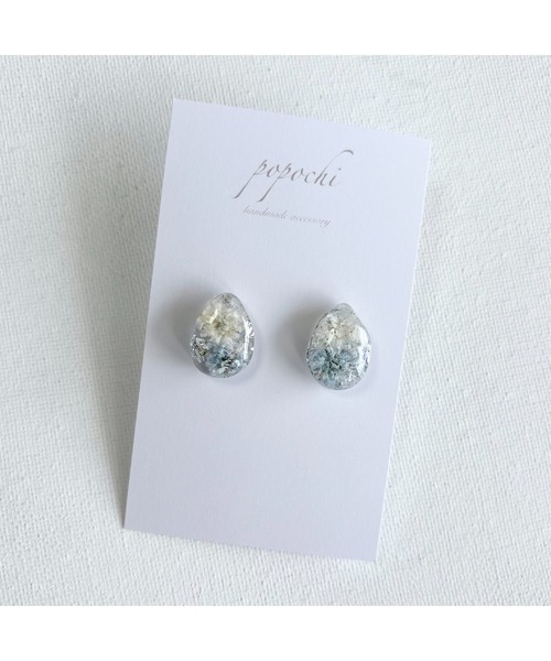 tone（トーン）の「【popochi】ドライフラワー 押し花 レジン ピアス ｜シンプル クリア アクセサリー 雫 しずく(MA)（ピアス（両耳用）・レディース・ピンク/ブルー系/ホワイト系・FREE）」の2枚目の写真