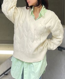 Vネックケーブルニットプルオーバー