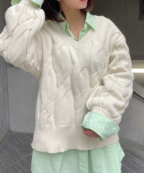 Human 2nd Occasion(ヒューマンセカンドオケージョン)の「Vネックケーブルニットプルオーバー(ニット/セーター・レディース・チャコールグレー/ナチュラル・FREE)」の11枚目の写真
