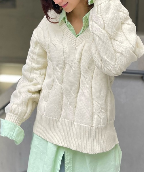 Human 2nd Occasion(ヒューマンセカンドオケージョン)の「Vネックケーブルニットプルオーバー(ニット/セーター・レディース・チャコールグレー/ナチュラル・FREE)」の10枚目の写真