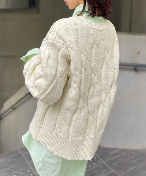 Human 2nd Occasion(ヒューマンセカンドオケージョン)の「Vネックケーブルニットプルオーバー(ニット/セーター・レディース・チャコールグレー/ナチュラル・FREE)」の9枚目の写真