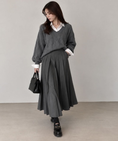 Human 2nd Occasion(ヒューマンセカンドオケージョン)の「Vネックケーブルニットプルオーバー(ニット/セーター・レディース・チャコールグレー/ナチュラル・FREE)」の4枚目の写真