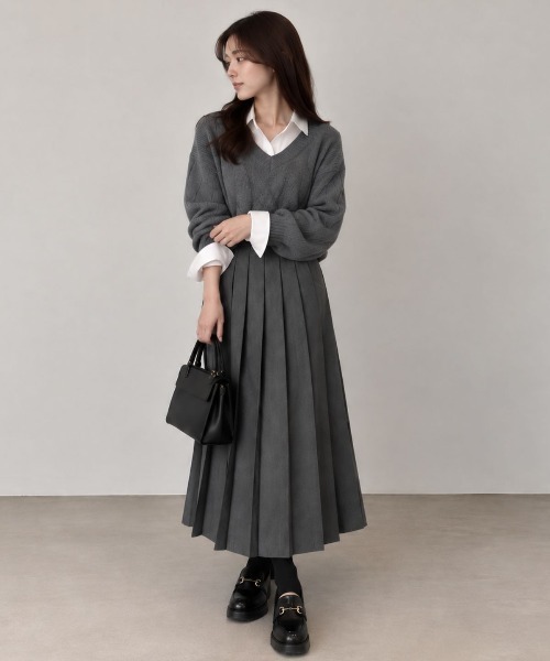 Human 2nd Occasion(ヒューマンセカンドオケージョン)の「Vネックケーブルニットプルオーバー(ニット/セーター・レディース・チャコールグレー/ナチュラル・FREE)」の12枚目の写真