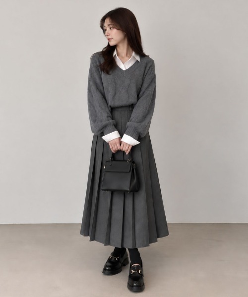 Human 2nd Occasion(ヒューマンセカンドオケージョン)の「Vネックケーブルニットプルオーバー(ニット/セーター・レディース・チャコールグレー/ナチュラル・FREE)」の13枚目の写真