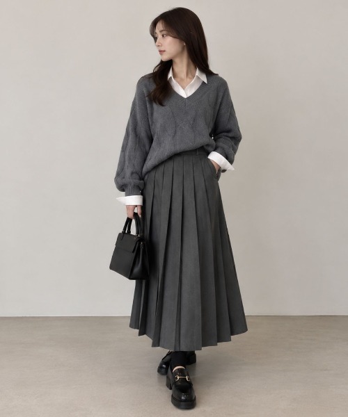 Human 2nd Occasion(ヒューマンセカンドオケージョン)の「Vネックケーブルニットプルオーバー(ニット/セーター・レディース・チャコールグレー/ナチュラル・FREE)」の3枚目の写真