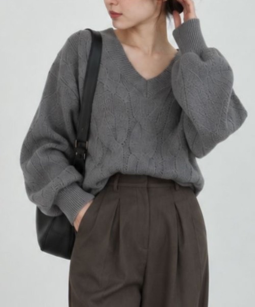 Human 2nd Occasion(ヒューマンセカンドオケージョン)の「Vネックケーブルニットプルオーバー(ニット/セーター・レディース・チャコールグレー/ナチュラル・FREE)」の7枚目の写真