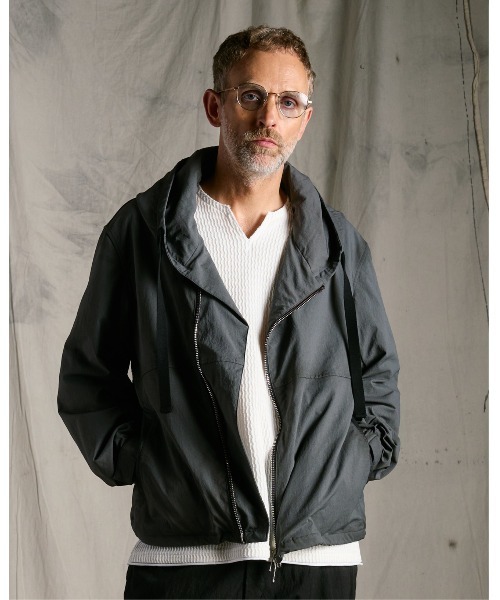wjk(ダヴルジェイケイ)の「textured nylon short witch blouson(ブルゾン・メンズ・グレー/ブラック・X-LARGE/LARGE/MEDIUM/SMALL)」の2枚目の写真