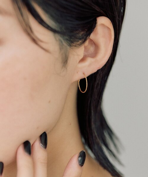 ear PAPILLONNER(イアパピヨネ)の「エンドレスフープショートピアス《WEB&一部店舗限定/スターリングシルバー使用》(ピアス(両耳用)・レディース・シルバー系その他4/ゴールド系その他6・FREE)」の1枚目の写真