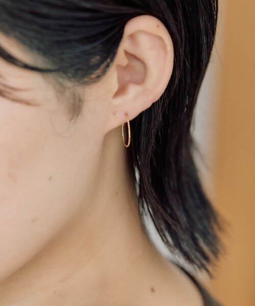 ear PAPILLONNER(イアパピヨネ)の「エンドレスフープショートピアス《WEB&一部店舗限定/スターリングシルバー使用》(ピアス(両耳用)・レディース・シルバー系その他4/ゴールド系その他6・FREE)」の11枚目の写真