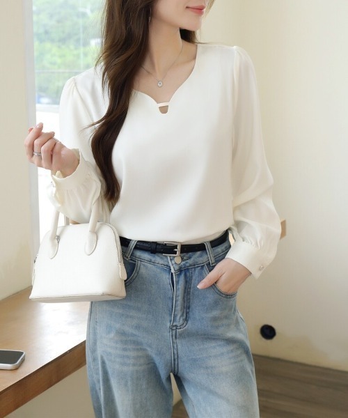 Beststore(ベストストア)の「【上品きれいめ】キーネック 長袖 ブラウス デコルテデザイン オフィスカジュアル(シャツ/ブラウス・レディース・グリーン系/アイボリー/ブラック/ブルー系・L/M)」の8枚目の写真