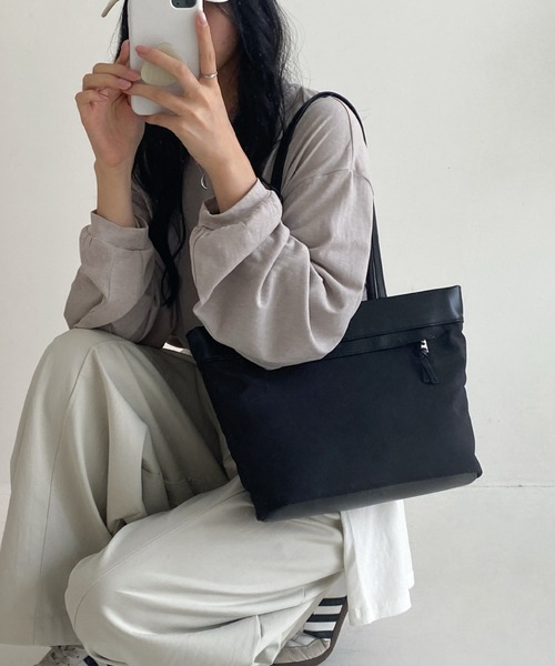 Alum'(アルム)の「異素材コンビフロントジップトートバッグ(トートバッグ・レディース・ブラック/ホワイト/ブラウン・FREE)」の6枚目の写真