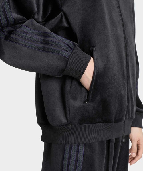 adidas（アディダス）の「スタジアム ルーズフィット ベロア トラックトップ / ジャージ / アディダス adidas（ジャージ・メンズ・ブラック・3XL/X-SMALL/SMALL/XX-LARGE/LARGE/MEDIUM/X-LARGE）」の4枚目の写真