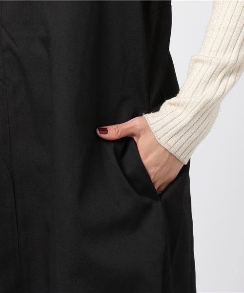 ikka（イッカ）の「深VセミAラインジャンパースカート（ジャンパースカート・レディース・ブラック/スモークグレー・MEDIUM/LARGE）」の8枚目の写真