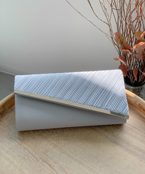 DRESS STAR（ドレス スター）の「ビジューラディアルサテンプリーツクラッチバッグ（クラッチバッグ・レディース・ベージュ/ブラック/シルバー・フリー）」の3枚目の写真