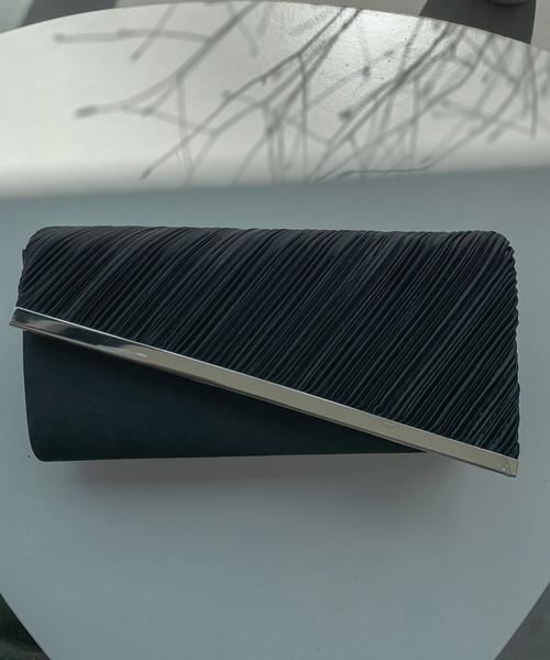 DRESS STAR（ドレス スター）の「ビジューラディアルサテンプリーツクラッチバッグ（クラッチバッグ・レディース・ベージュ/ブラック/シルバー・フリー）」の2枚目の写真