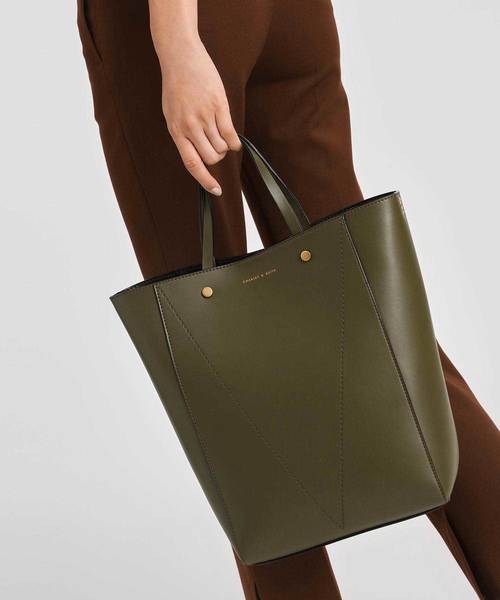 CHARLES & KEITH（チャールズ & キース）の「クラシックトートバッグ / Classic Tote Bag（トートバッグ・レディース・ライトブラウン/オリーブ/ブルー・XL）」の18枚目の写真