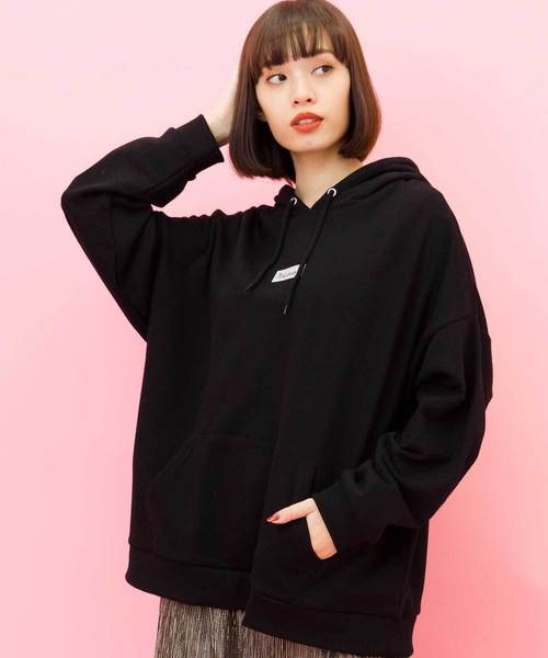 NiCORON(ニコロン)の「筆記体ボックスロゴフードパーカープルオーバー○(Tシャツ/カットソー)」|ブラック