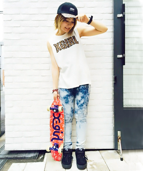 X-girl（エックスガール）の「LEOPARD PATCHED TANK TOP（タンクトップ・レディース・ホワイト/ブラック/ピンク/ネイビー・2/1）」の2枚目の写真