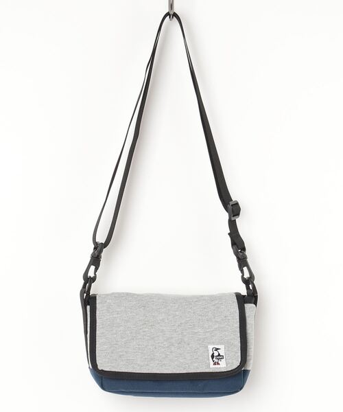 CHUMS(チャムス)の「【CHUMS】Small Camera Shoulder Sweat Nylon(ショルダーバッグ・メンズ・ブラック/ネイビー/その他/ヘザーグレー/カモフラージュ/サックスブルー/ブラック×ホワイト・FREE)」の4枚目の写真