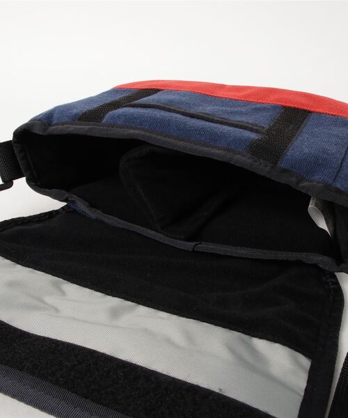 CHUMS(チャムス)の「【CHUMS】Small Camera Shoulder Sweat Nylon(ショルダーバッグ・メンズ・ブラック/ネイビー/その他/ヘザーグレー/カモフラージュ/サックスブルー/ブラック×ホワイト・FREE)」の10枚目の写真