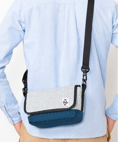 CHUMS(チャムス)の「【CHUMS】Small Camera Shoulder Sweat Nylon(ショルダーバッグ・メンズ・ブラック/ネイビー/その他/ヘザーグレー/カモフラージュ/サックスブルー/ブラック×ホワイト・FREE)」の16枚目の写真