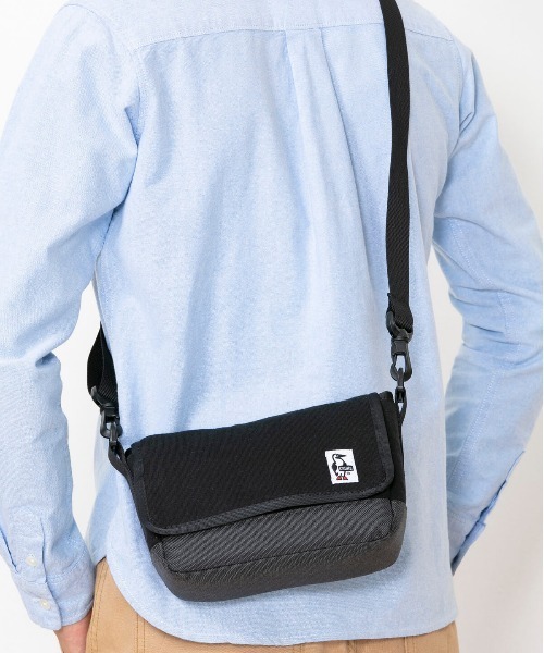 CHUMS(チャムス)の「【CHUMS】Small Camera Shoulder Sweat Nylon(ショルダーバッグ・メンズ・ブラック/ネイビー/その他/ヘザーグレー/カモフラージュ/サックスブルー/ブラック×ホワイト・FREE)」の17枚目の写真