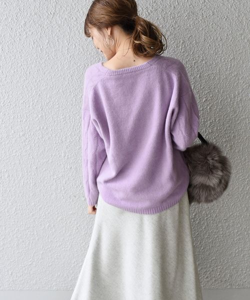 SHIPS(シップス)の「フォックスケーブルVネックプルオーバー◇(ニット/セーター・レディース・ベージュ/パープル/ダークグレー/キャメル/ブルー・ONE SIZE)」の15枚目の写真