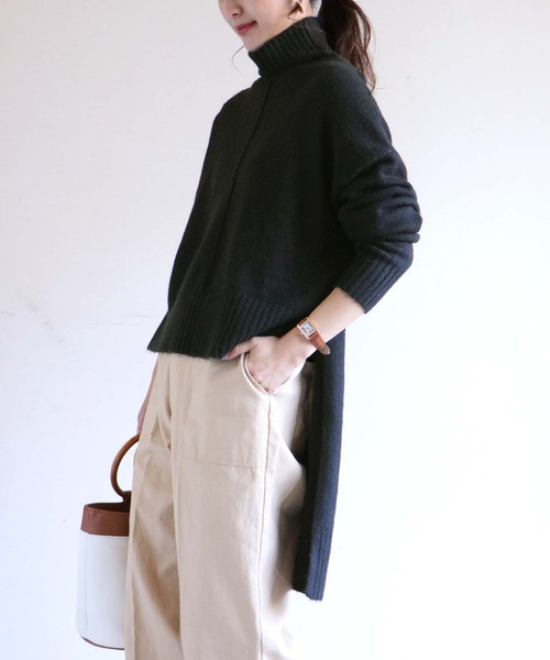 HER CLOSET（ハークローゼット）の「【入荷なし】【HERCLOSET】前後差スリットハイネックニットプルオーバー（ニット/セーター・レディース・ブラック/ベージュ/ブルー/ライトベージュ・M）」の2枚目の写真