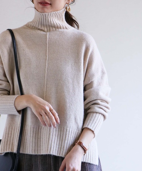 HER CLOSET（ハークローゼット）の「【入荷なし】【HERCLOSET】前後差スリットハイネックニットプルオーバー（ニット/セーター・レディース・ブラック/ベージュ/ブルー/ライトベージュ・M）」の8枚目の写真