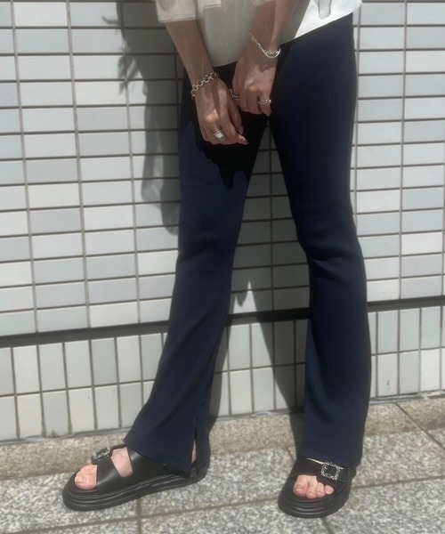 KOBE LETTUCE（コウベレタス）の「低身長・高身長サイズあり　選べる3丈　サイドスリットリブフレアレギンスパンツ（レギンス/スパッツ・レディース・ベージュ/ピンク系その他/ブルー系その他/ダークブラウン/ブラック/チャコールグレー/グリーン/グレイッシュベージュ/ブラック系その他2/キャメル/オリーブ/ホワイト系その他/グレー系/グリーン系/ベージュ系/ミント/パープル系/ネイビー/サックスブルー系/杢グレー・1/2/3/L1/L2/L3）」の15枚目の写真