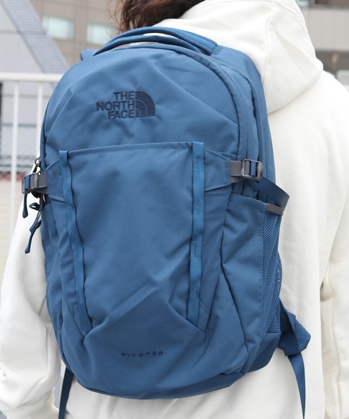 THE NORTH FACE(ザノースフェイス)の「THE NORTH FACE/ザ・ノースフェイス PIVOTER 100% NYLON BAG(バックパック/リュック・メンズ・ブラック/ブルー/ベージュ・ONE SIZE)」の5枚目の写真